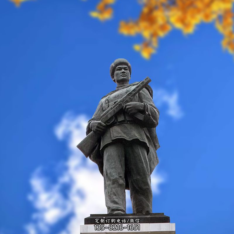中国著名抗战英雄人物邱少云石雕塑像