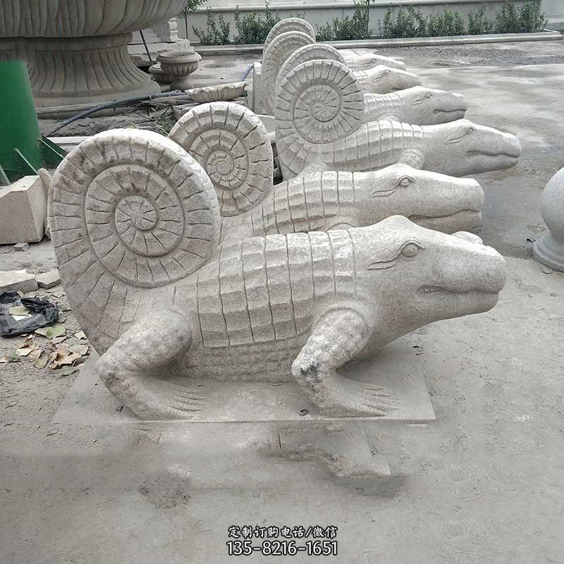 园林水池水景鳄鱼砂岩喷水雕塑