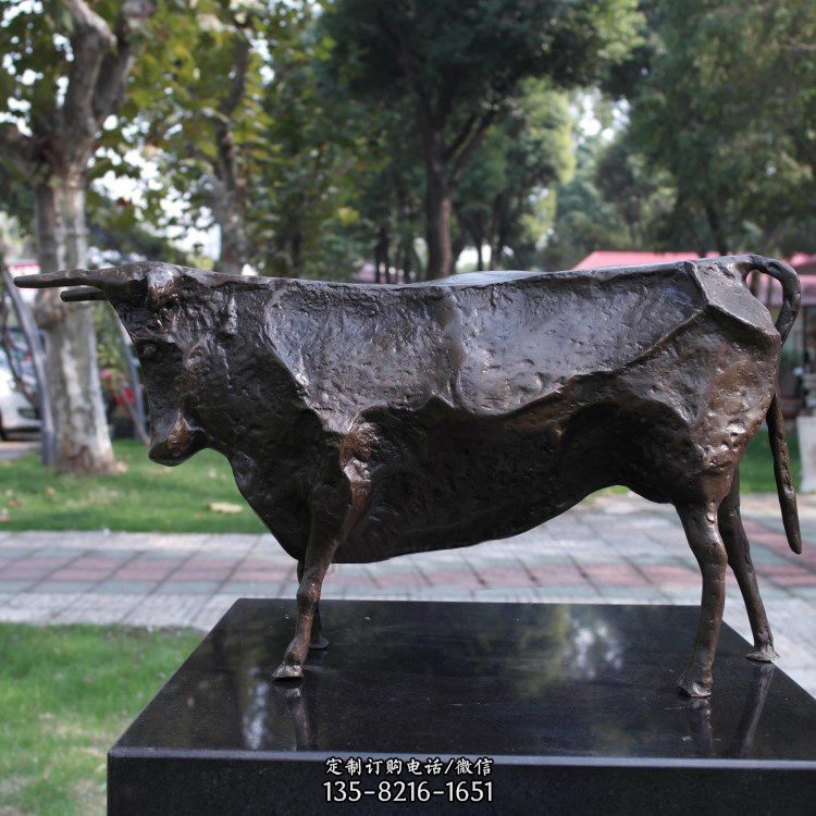 公园铸铜动物雕塑抽象牛
