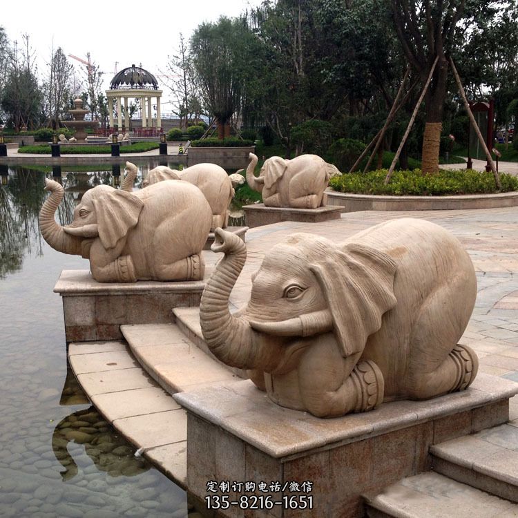 精美的大象雕塑，在池塘湖水中绽放它的优雅
