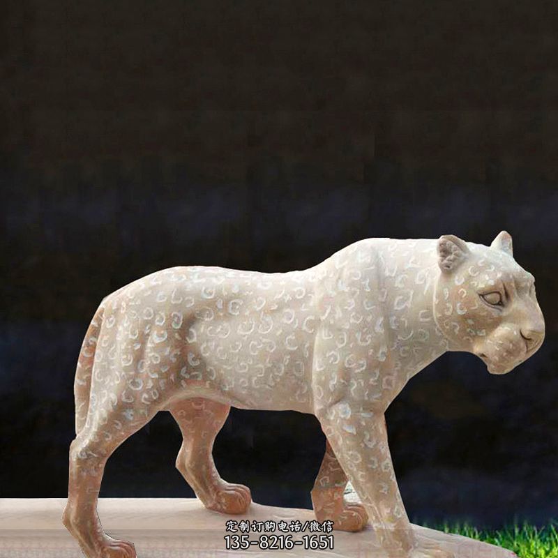 金钱豹晚霞红石雕-草坪动物雕塑图片