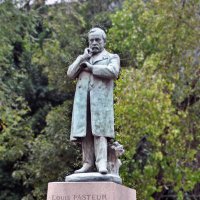 路易斯·巴斯德站姿雕像-公园园林名人雕塑