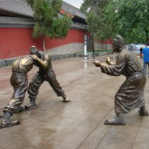 摔跤人物铜雕-城市公园步行街体育人物情景小品雕塑