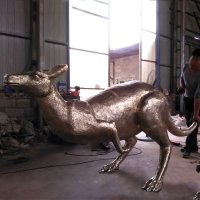 袋鼠纯铜雕塑-玻璃钢袋鼠仿真雕塑