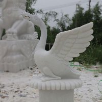 汉白玉展翅喷水天鹅雕塑