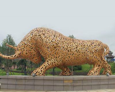 不锈钢网格造型开荒牛公园景观动物雕塑