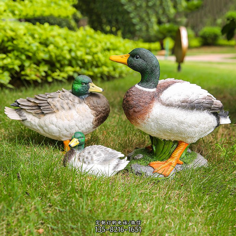 仿真鴨子玻璃鋼雕塑-公園草坪動物擺件