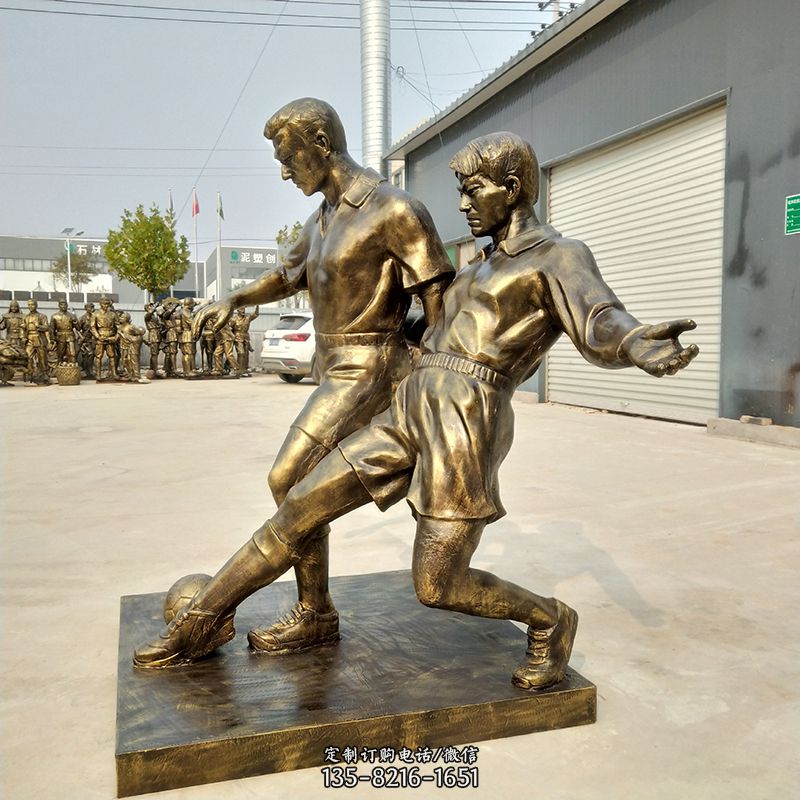 踢足球玻璃钢运动人物雕塑