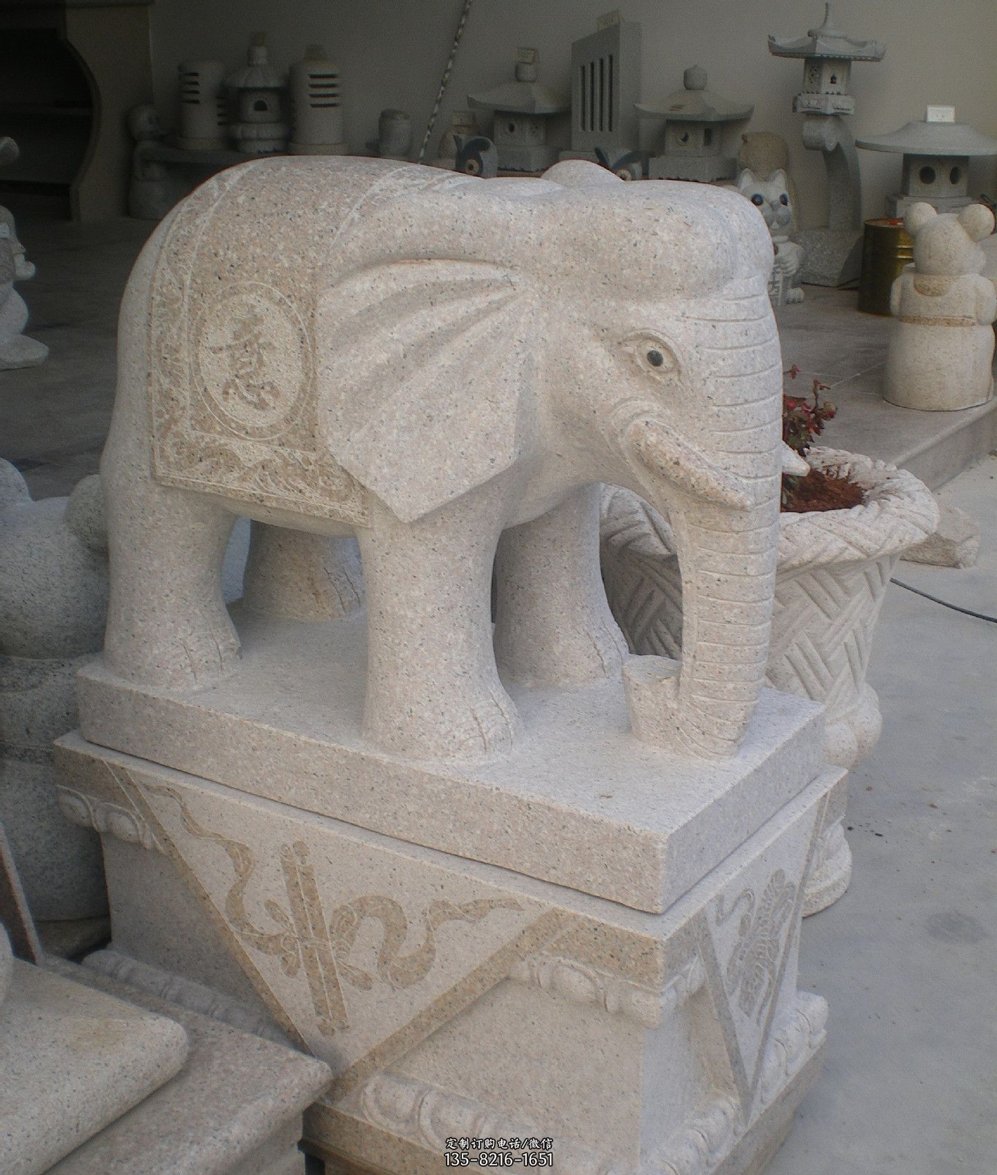 青石石雕大象-铜大象雕塑