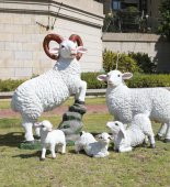 羊雕塑玻璃钢仿真-小区园林草坪动物摆件