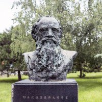 19世纪俄国最伟大的作家列夫·尼古拉耶维奇·托尔斯泰雕像