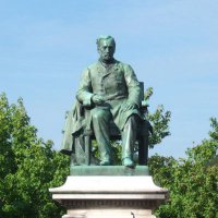 路易斯·巴斯德坐姿铜雕像-景区园林著名医学人物雕塑
