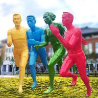彩绘跑步人物雕塑
