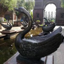 公园喷水天鹅铜雕