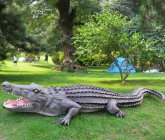 户外园林景观仿真玻璃钢鳄鱼雕塑公园水池装饰摆件