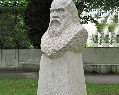 伽利略石雕头像
