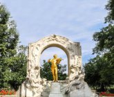 世界名人古典主义作曲家莫扎特公园铜雕像