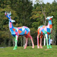 块面彩绘鹿玻璃钢雕塑-彩色几何面抽象动物雕塑