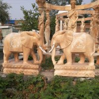 的石雕大象-芳堤娜城堡酒店的大象雕塑