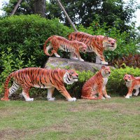 仿真老虎雕塑-公园园林玻璃钢动物摆件
