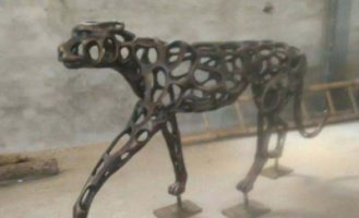 抽象金钱豹公园动物铜雕