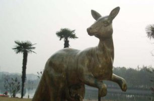 公园大袋鼠动物铜雕