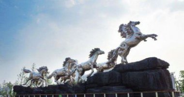 广场不锈钢奔跑的六匹马雕塑