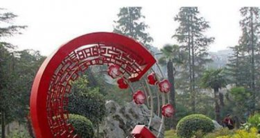公园不锈钢镂空圆环和梅花雕塑