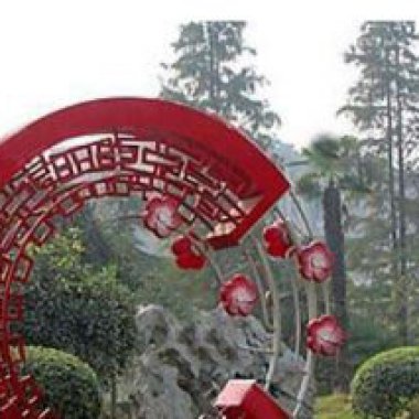 公园不锈钢镂空圆环和梅花雕塑