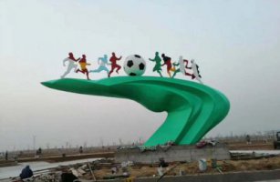 广场大型不锈钢踢足球运动雕塑
