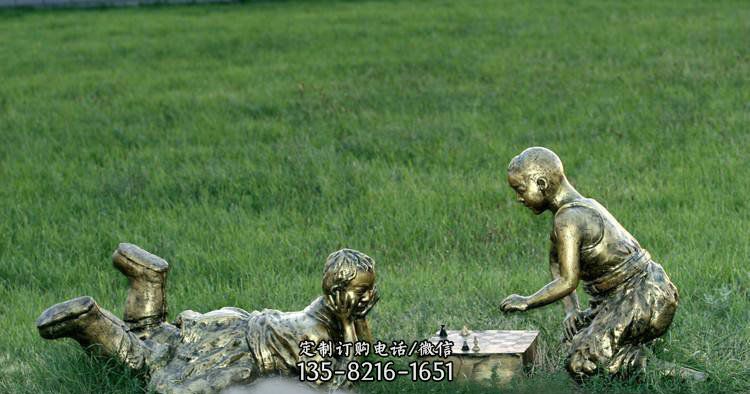 下跳棋的儿童公园人物铜雕