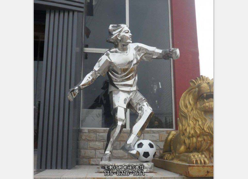 户外不锈钢足球人物雕塑