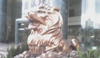 趴着的西洋狮子铜雕