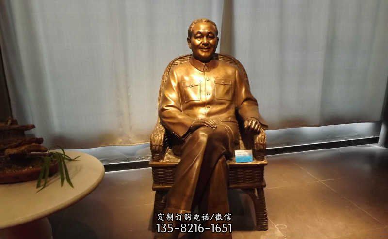 坐着的邓小平伟人铜雕