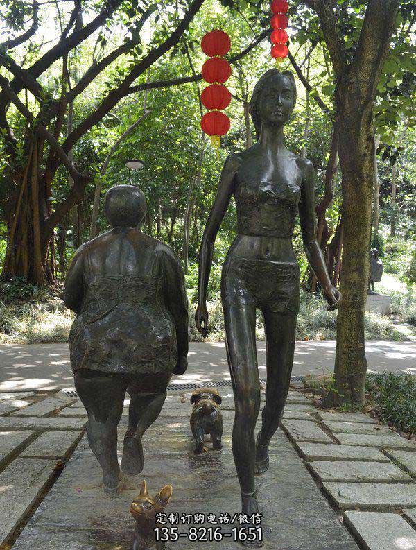 公园遛狗的女孩小品铜雕