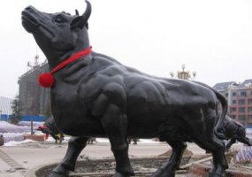动物铜雕-牛-仿真蝴蝶园林草地绘动物雕塑