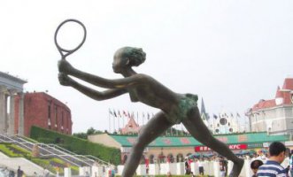 公园少女打羽毛球铜雕
