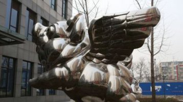 公园不锈钢长翅膀的猪景观雕塑