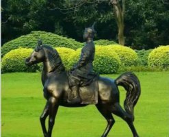 骑马人物铜雕-布拉格广场上人物雕塑
