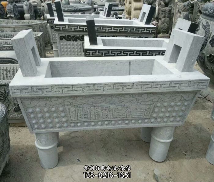 普度众生寺庙四足方形鼎石雕图片