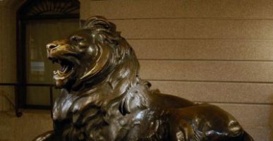 铸铜狮子铜雕-骑狮子的人石雕