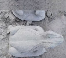 石雕青蛙雕塑-沙岩青蛙雕塑