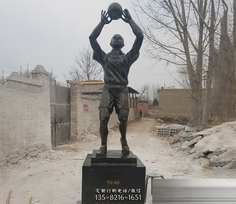 传球少年铜雕-少年足球主题雕塑