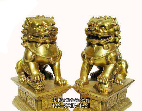 故宫狮子鎏金铜雕