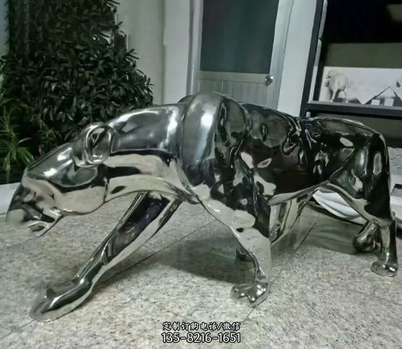 不锈钢豹子雕塑