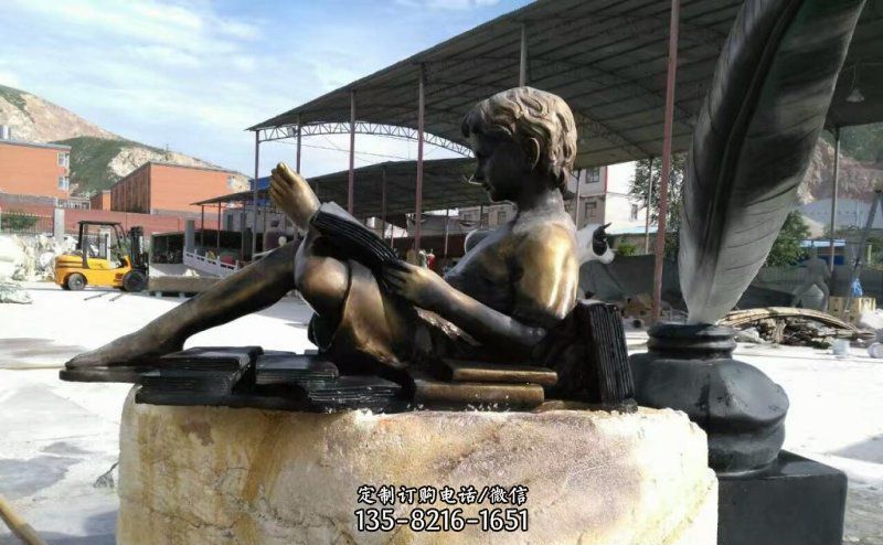 校园看书的西方小男孩景观铜雕