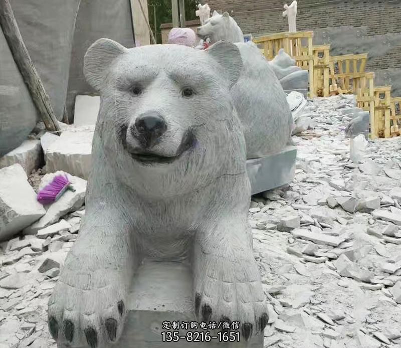 石雕狗熊动物雕塑 图片