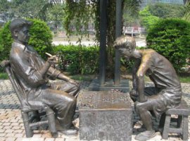 公园下棋人物铜雕