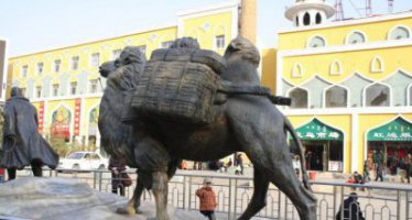 广场载货骆驼动物铜雕