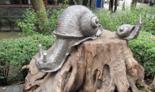 铜雕母子蜗牛-园林蜗牛玻璃钢雕塑